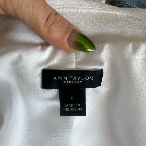 ANN TAYLOR FACTORY WHITE BLAZER SIZE 0 NEW WITH OUT TAGS - Picture 6 of 7